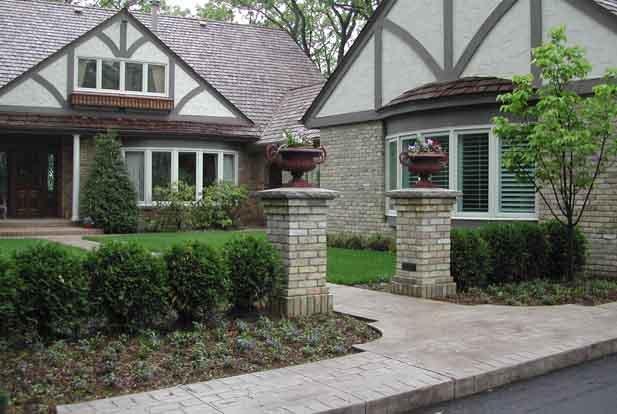 Home with Courtyard Entrance Designs